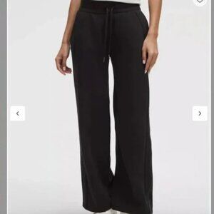 Perfect Condition LULULEMON Scuba Mid-Rise Wide-Leg Pant  - Size 4